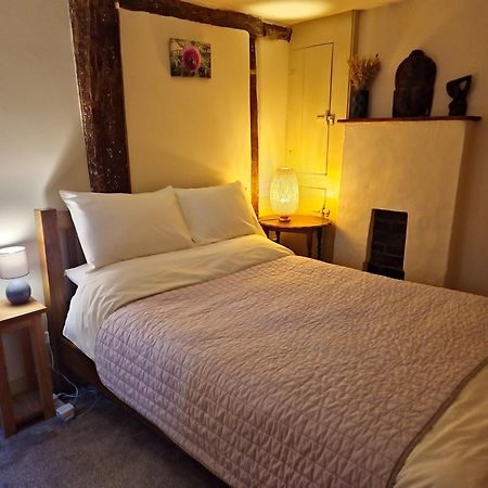 Central Gloucester Self-Catering Flat - A Hidden Gem Esterno foto