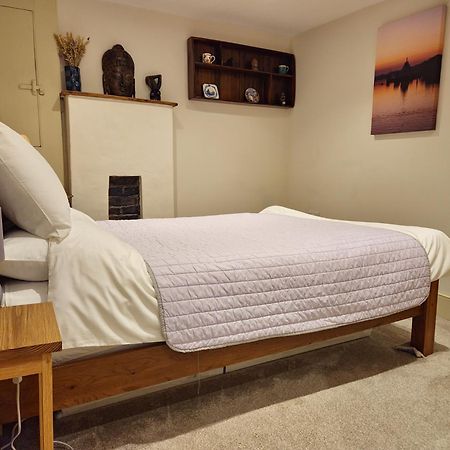 Central Gloucester Self-Catering Flat - A Hidden Gem Esterno foto