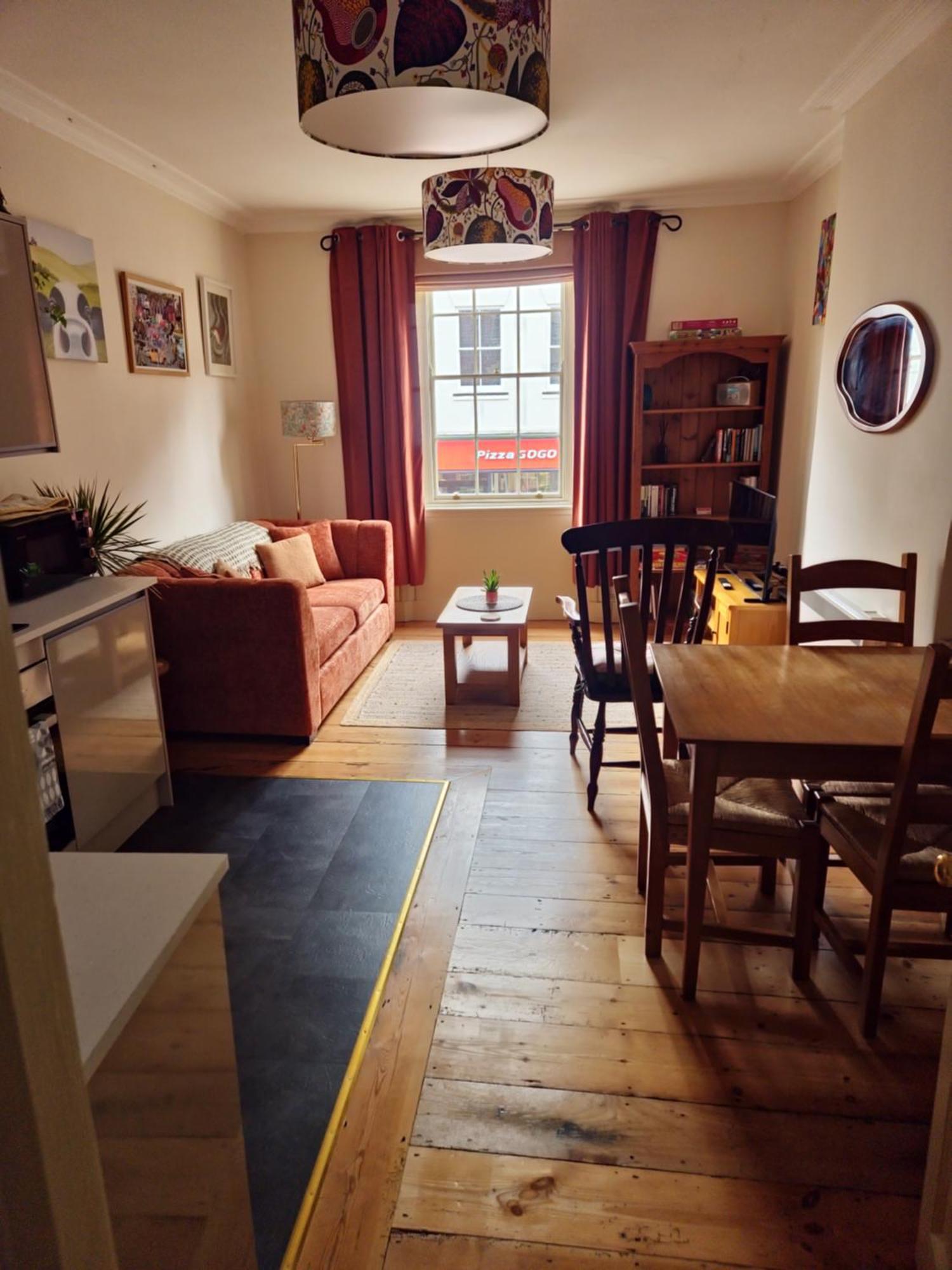Central Gloucester Self-Catering Flat - A Hidden Gem Esterno foto