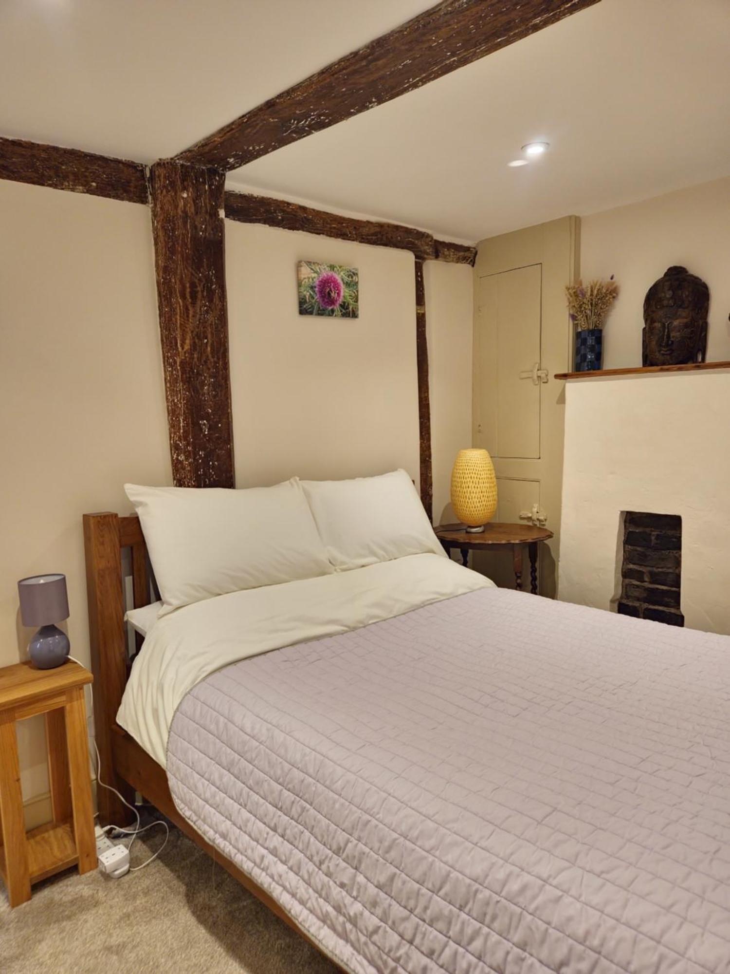 Central Gloucester Self-Catering Flat - A Hidden Gem Esterno foto