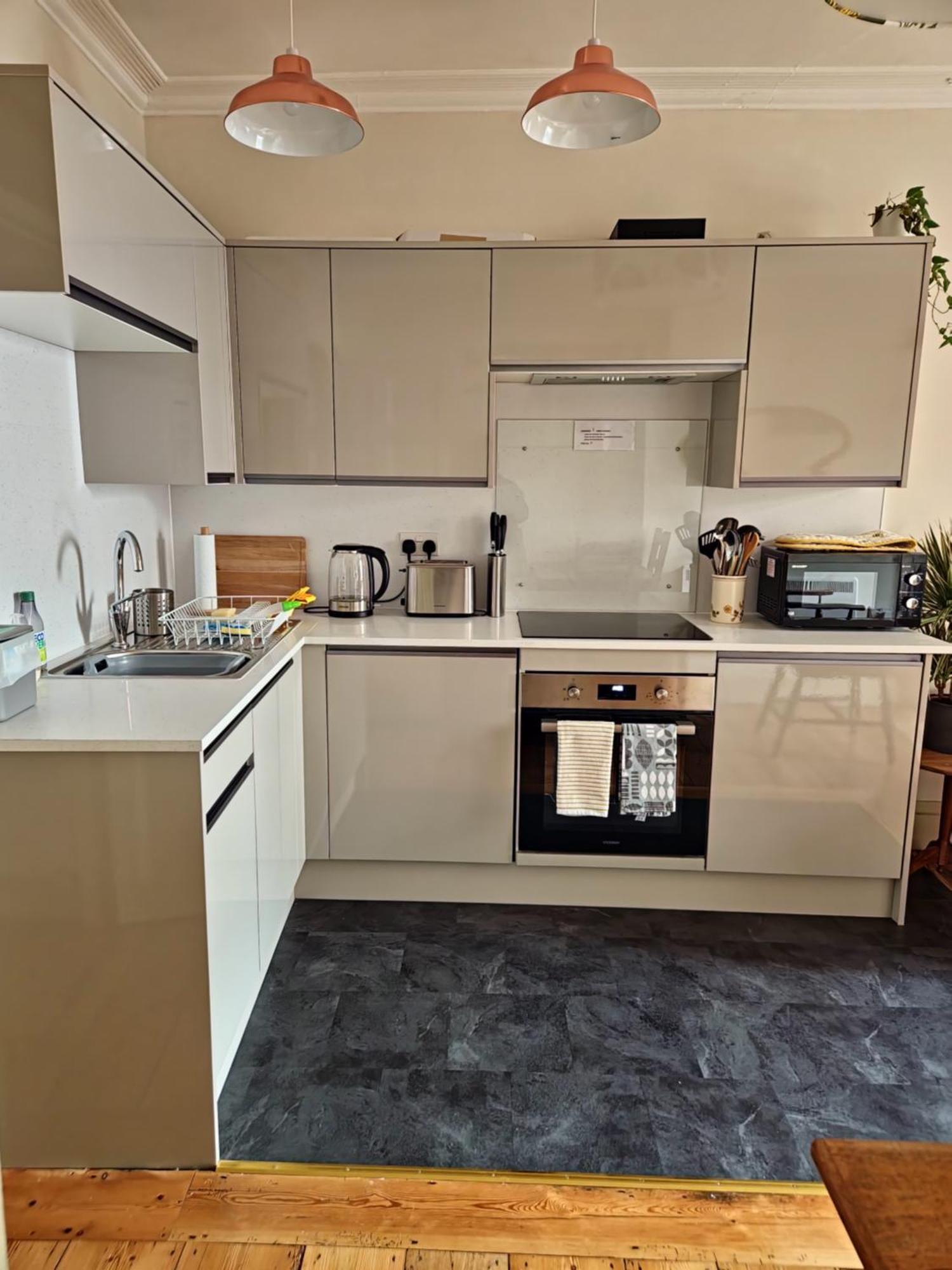 Central Gloucester Self-Catering Flat - A Hidden Gem Esterno foto